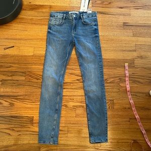 NWT Zara skinny jeans. Size 6.